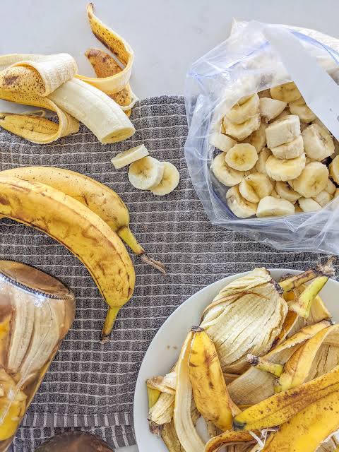  preparation of banana peel for your chickens